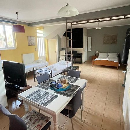 Patras - Independent Studio In Quiet Area Ngoại thất bức ảnh
