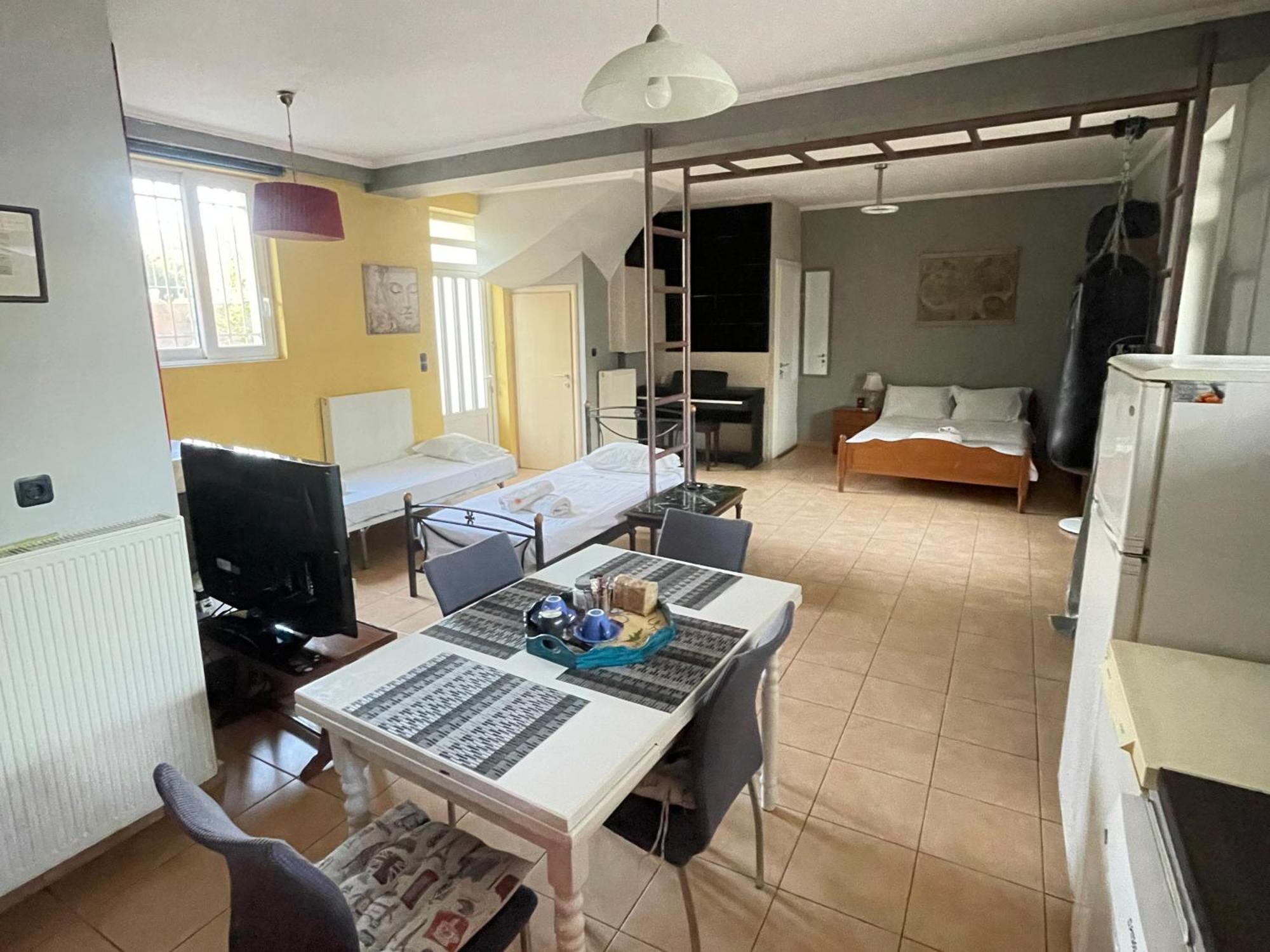 Patras - Independent Studio In Quiet Area Ngoại thất bức ảnh